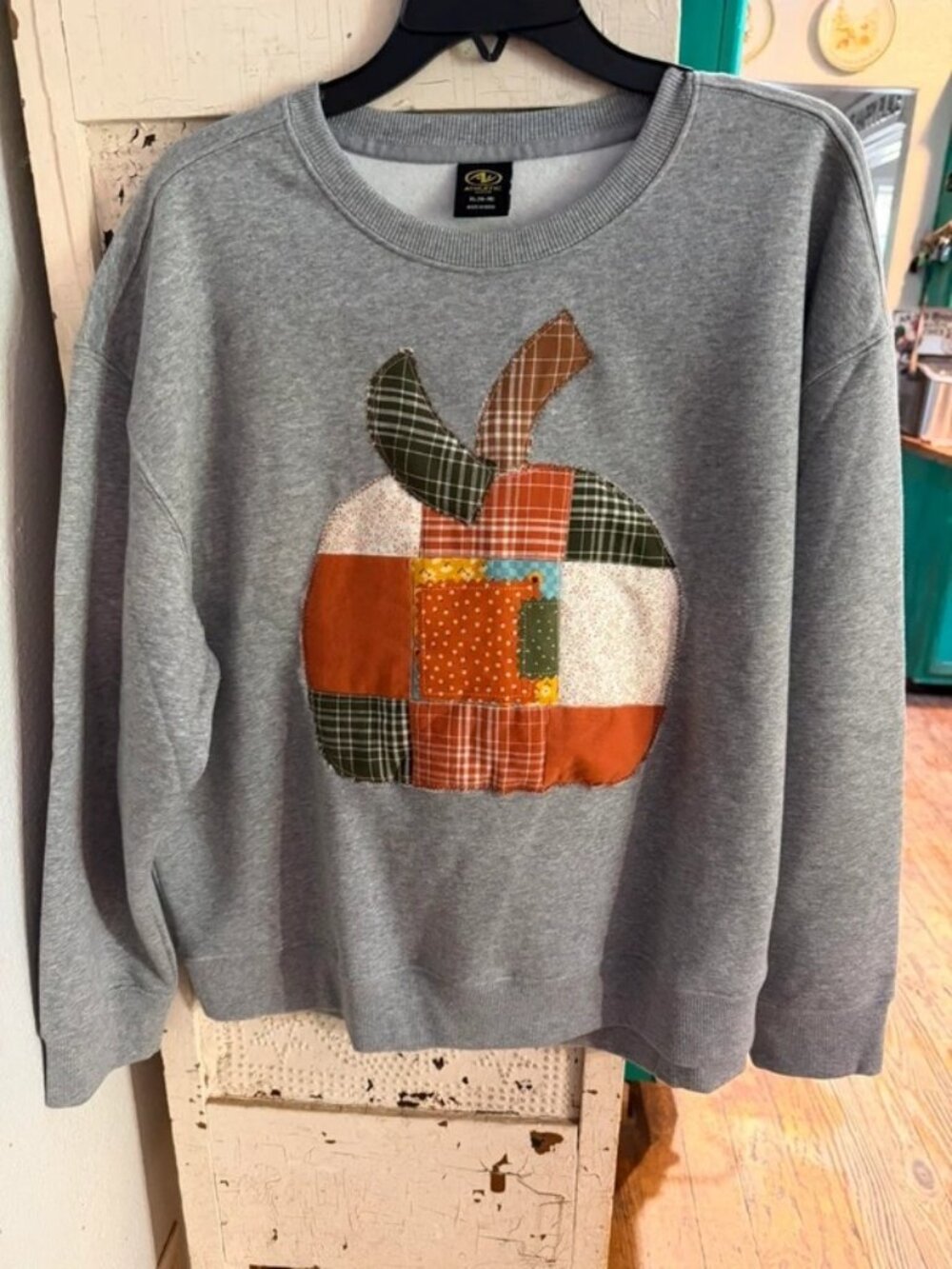 Women’s Gray Patchwork Pumpkin Fall Sweatshirt — Size XL / US 16–18